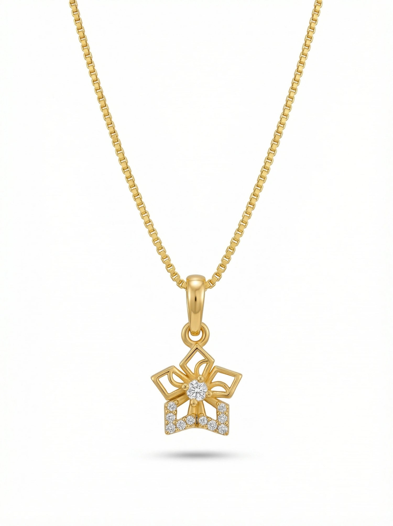18k Gold plated necklace with a star-shaped pendant on a white background