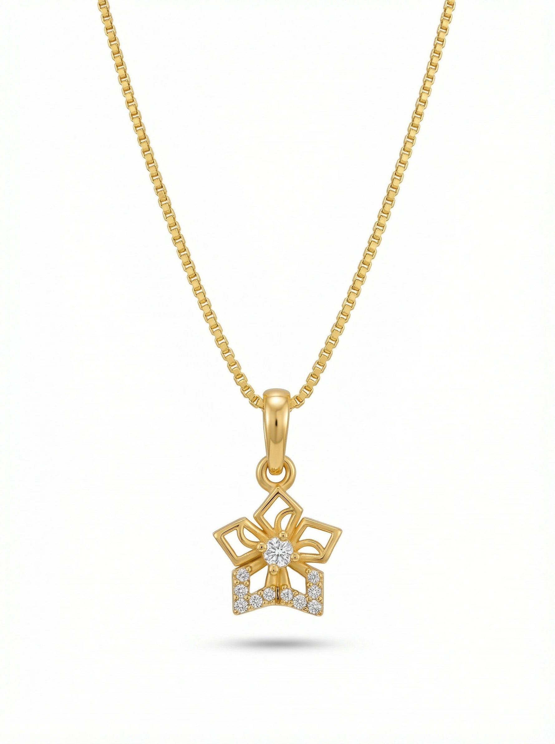 18k Gold plated necklace with a star-shaped pendant on a white background